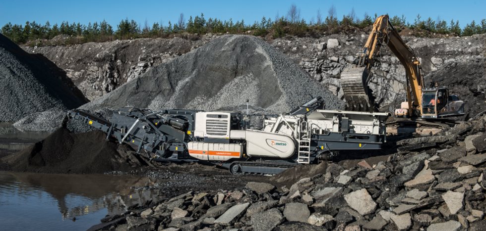 Lokotrack LT1213S mobile crusher at work at a Nordic site.