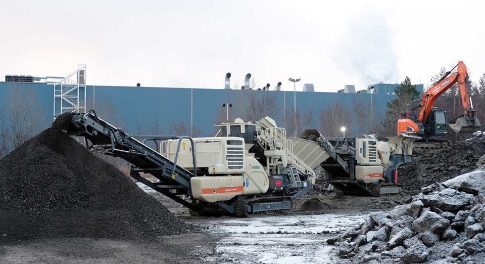 Tornion terästehtaalla noin 10 000 tonnin asfalttikasa murskaantui kaksivaiheisesti LT106-leukamurskainlaitoskessa ja LT200HP-kartiolaitoksessa kahdessa viikossa.