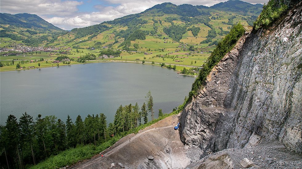 Der Steinbruch Zingel am Lauerzersee bei Schwyz wird bereits seit 40 Jahren von der KIBAG Kies Seewen AG betrieben