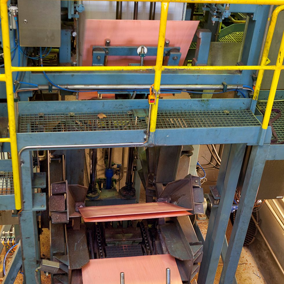 At Boliden Harjavalta, cathodes selected for a maintenance check are automatically removed from production based on their condition and performance evaluated by a machine vision.
