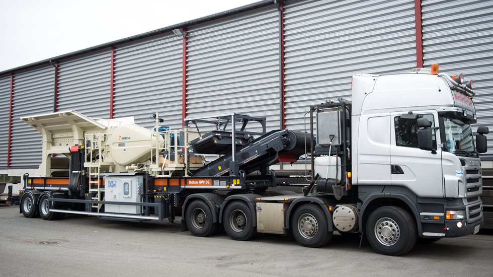 Metso NW Rapid portable plant in transportation