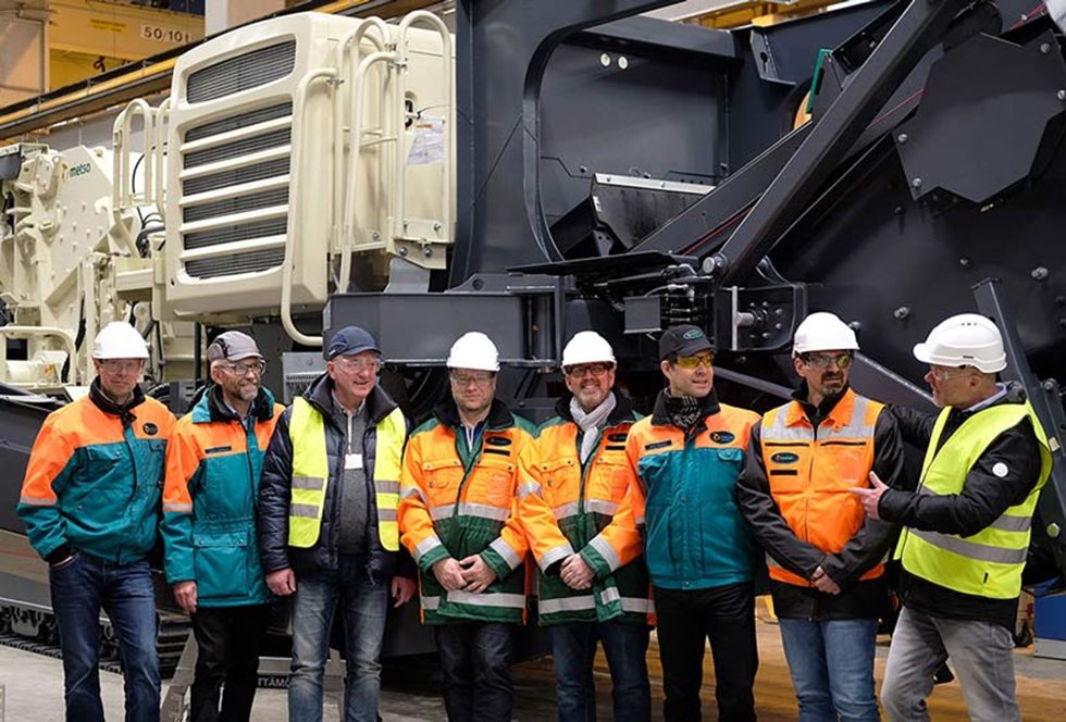 Team des bayerischen Schienen- und Transportlogistikers VE-Log GmbH auf der Brecheranlage