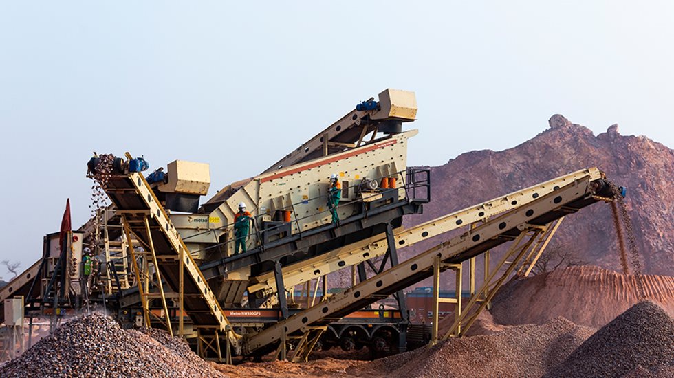 NW300HPS portable crusher plant installed in a quarry in India.