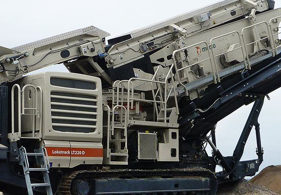 Lokotrack® LT220D™ cone crusher and screen plant.
