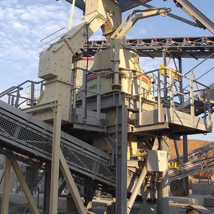 Barmac® crushers accept fines in the feed and allow user to finetune crusher’s performance by changing the rotor speed or cascade ratio.